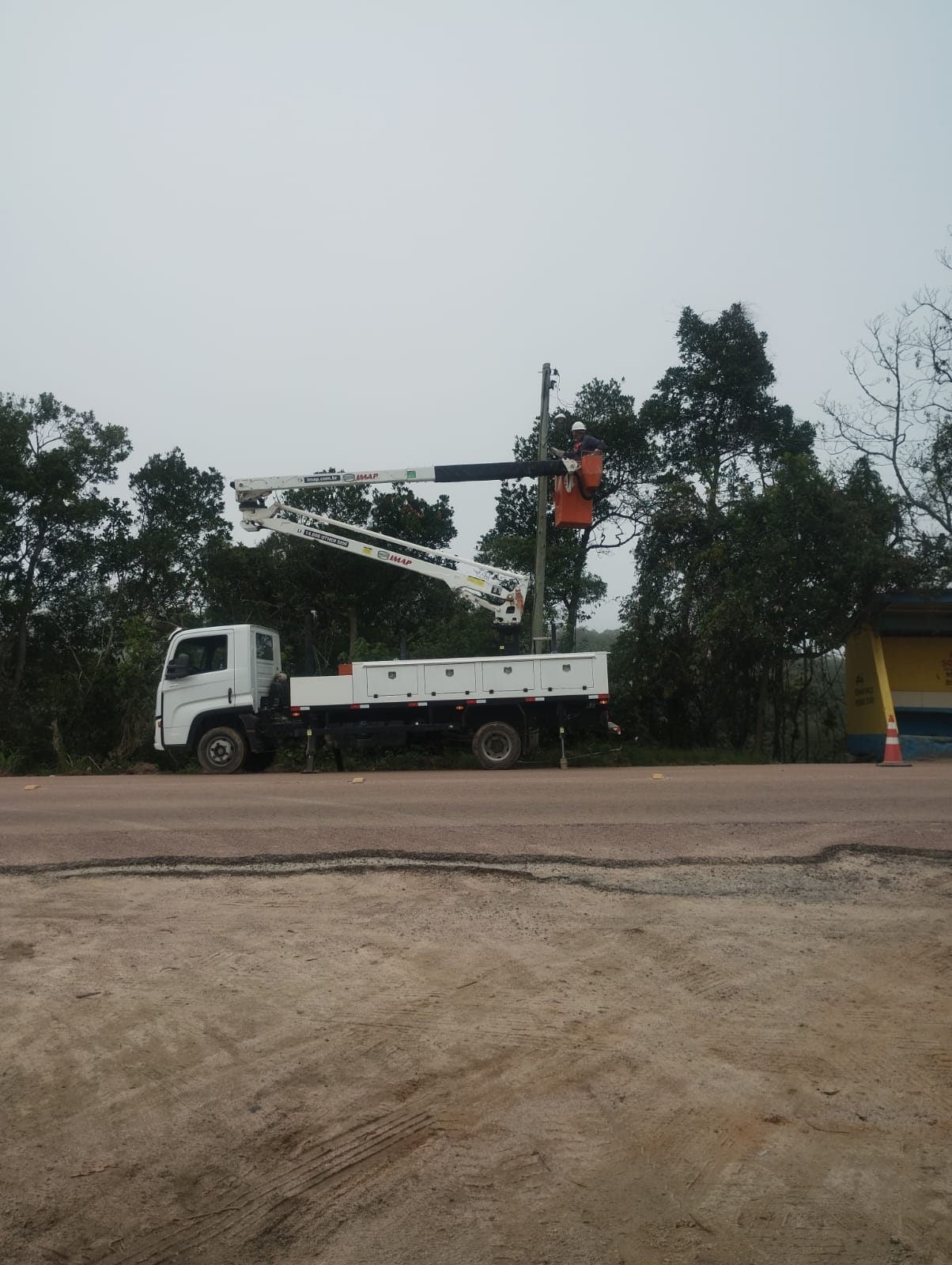 ILUMINAÇÃO PÚBLICA RECEBE MUTIRÃO DE MANUTENÇÃO NO BAIRRO NOVA TAPES