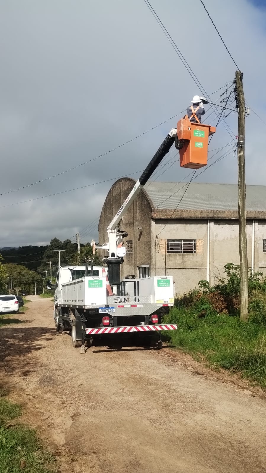 ILUMINAÇÃO PÚBLICA RECEBE MUTIRÃO DE MANUTENÇÃO NO BAIRRO NOVA TAPES