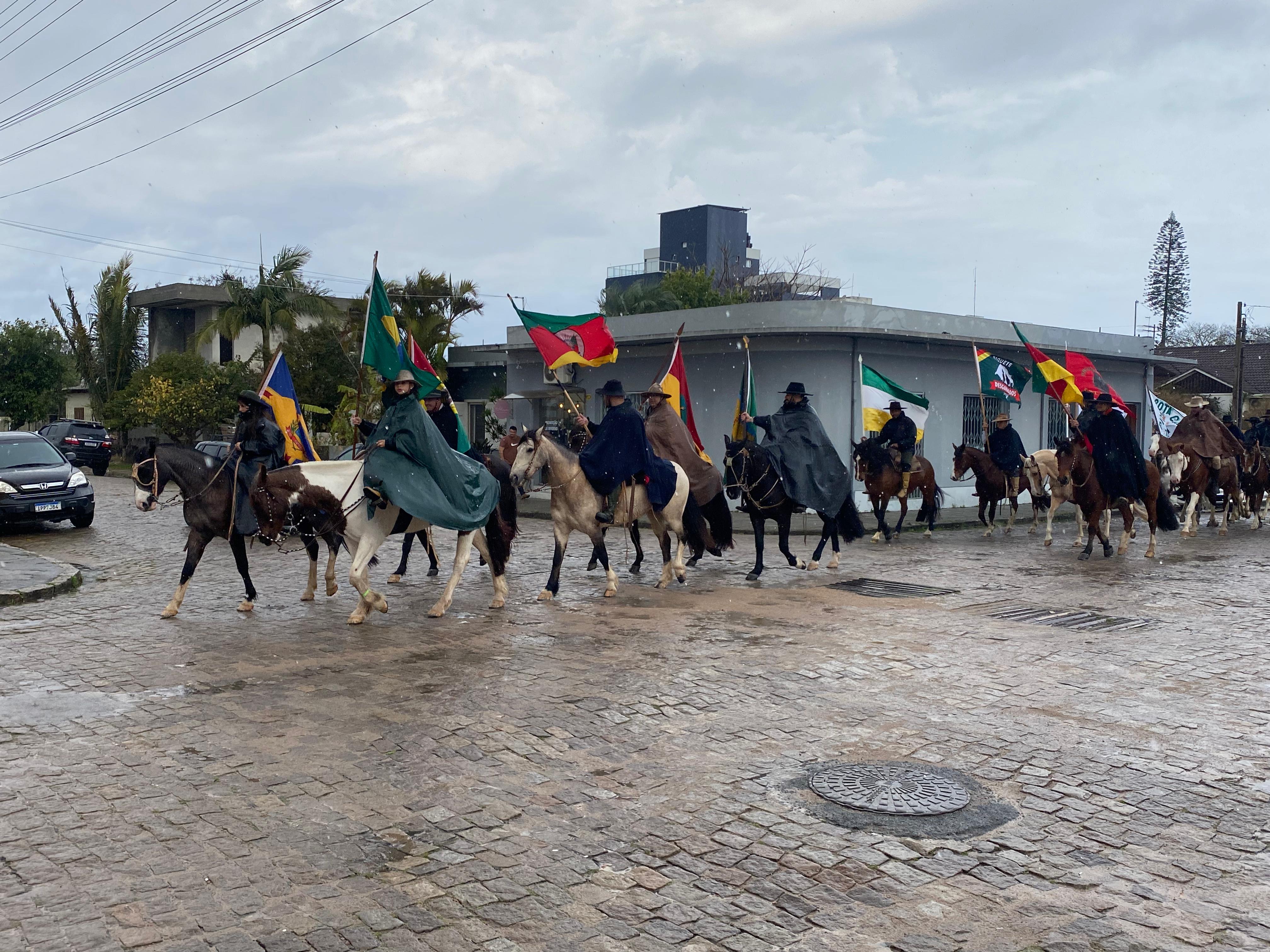 CAVALEIROS DA LAGOA RETORNAM A TAPES COM A CHAMA CRIOULA