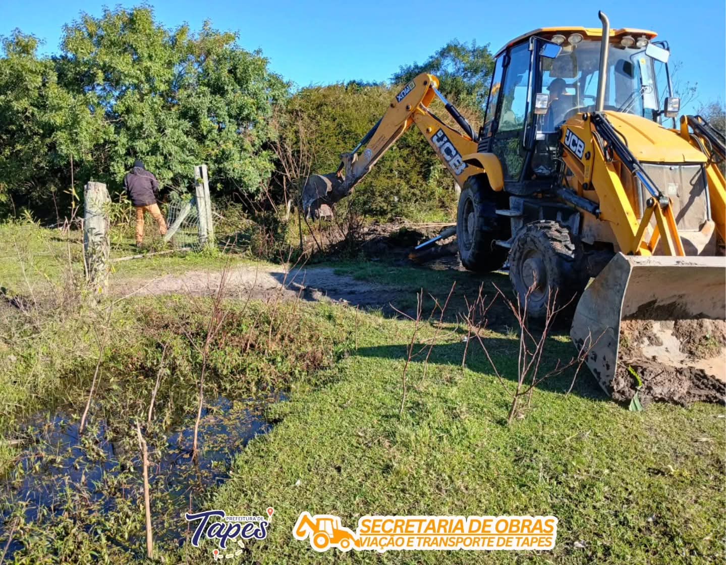 SECRETARIA DE OBRAS REALIZA LIMPEZA PREVENTIVA DOS VALOS NA AVENIDA CAMAQUÃ