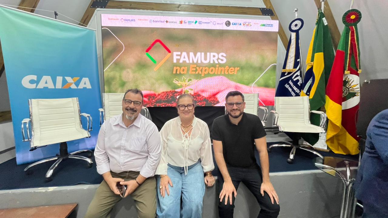 SECRETÁRIOS DE TAPES PARTICIPAM DE REUNIÃO DA FAMURS NA EXPOINTER