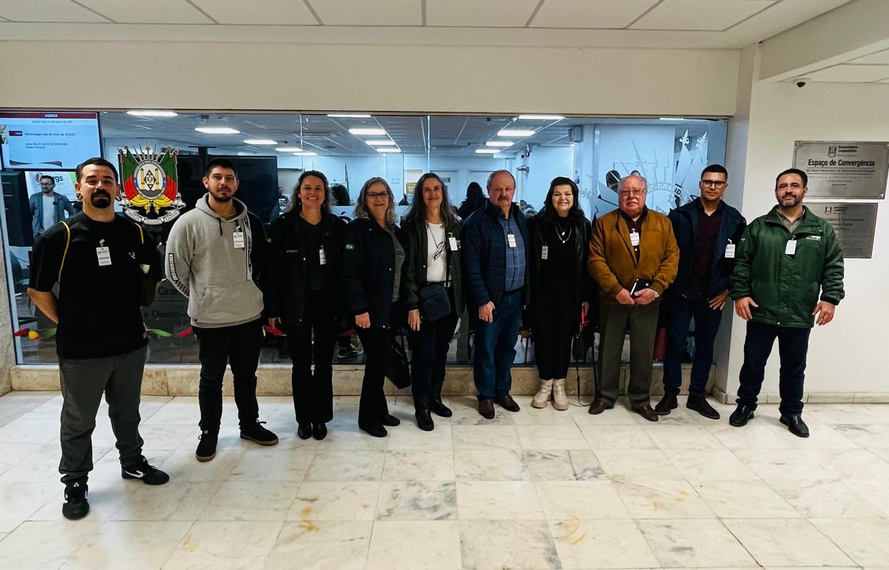 PREFEITO GARCEZ ACOMPANHA COMITIVA DA UERGS/TAPES EM AUDIÊNCIA PÚBLICA